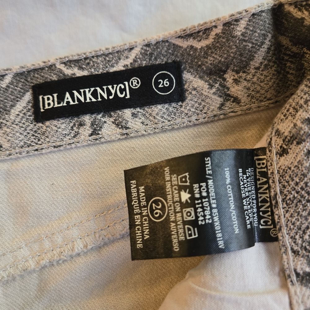 Blank NYC Grey Tan Snakeskin Print 100% Cotton Denim Mini Skirt - Picture 2 of 7